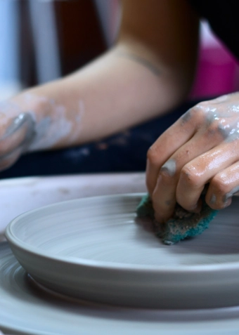 Keramik Højskolen (mandag 15-18) - Klik for at tilmelde dig