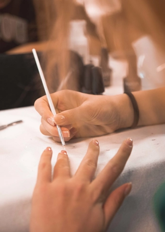 Makeup, hår og negle - Ellevang - Klik for at tilmelde dig